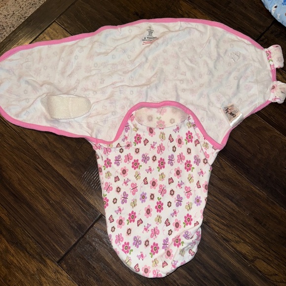 SwaddleMe White and Pink Baby Swaddle - Picture 2 of 5